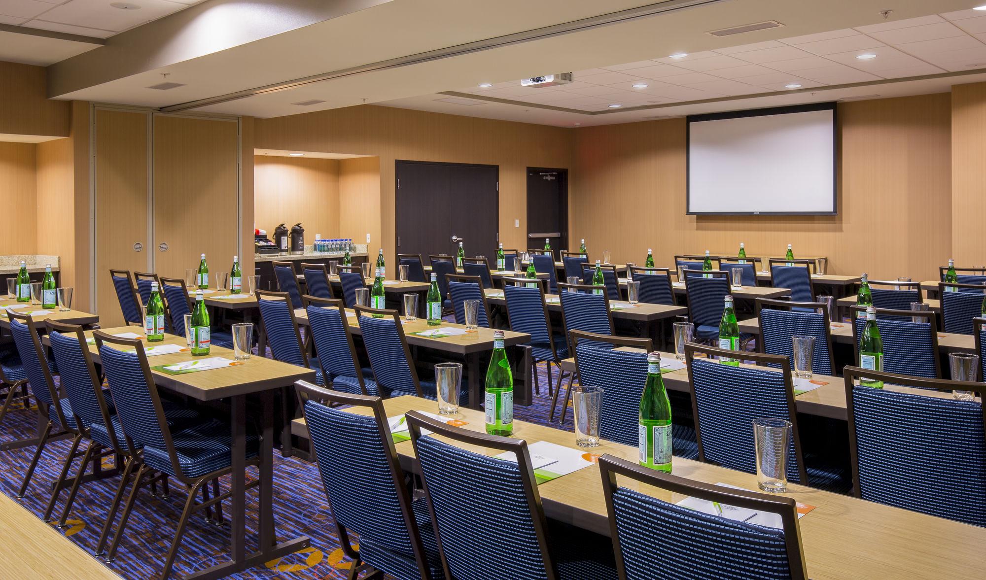 Hotel Courtyard By Marriott Bismarck North Exterior foto
