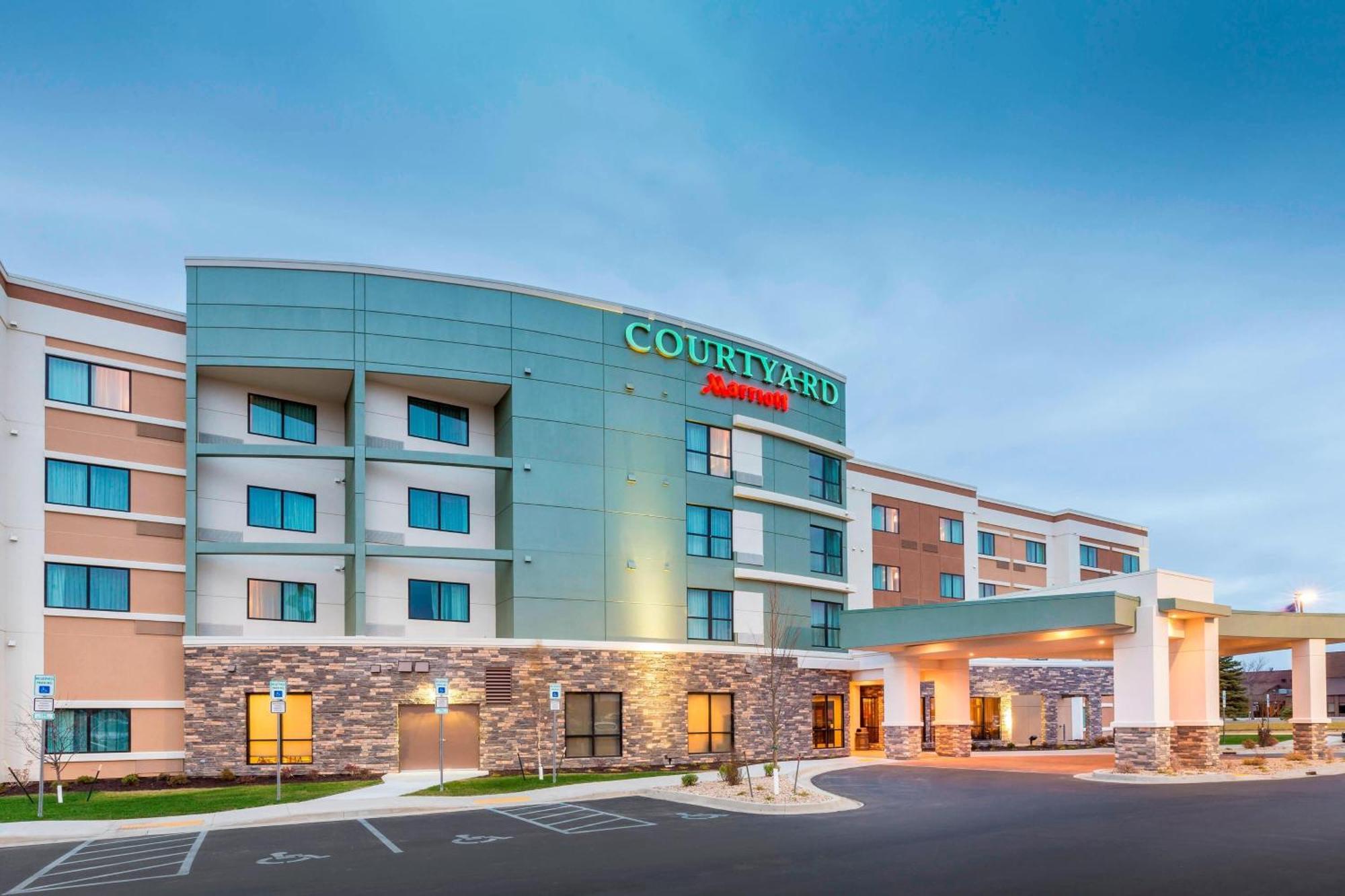 Hotel Courtyard By Marriott Bismarck North Exterior foto