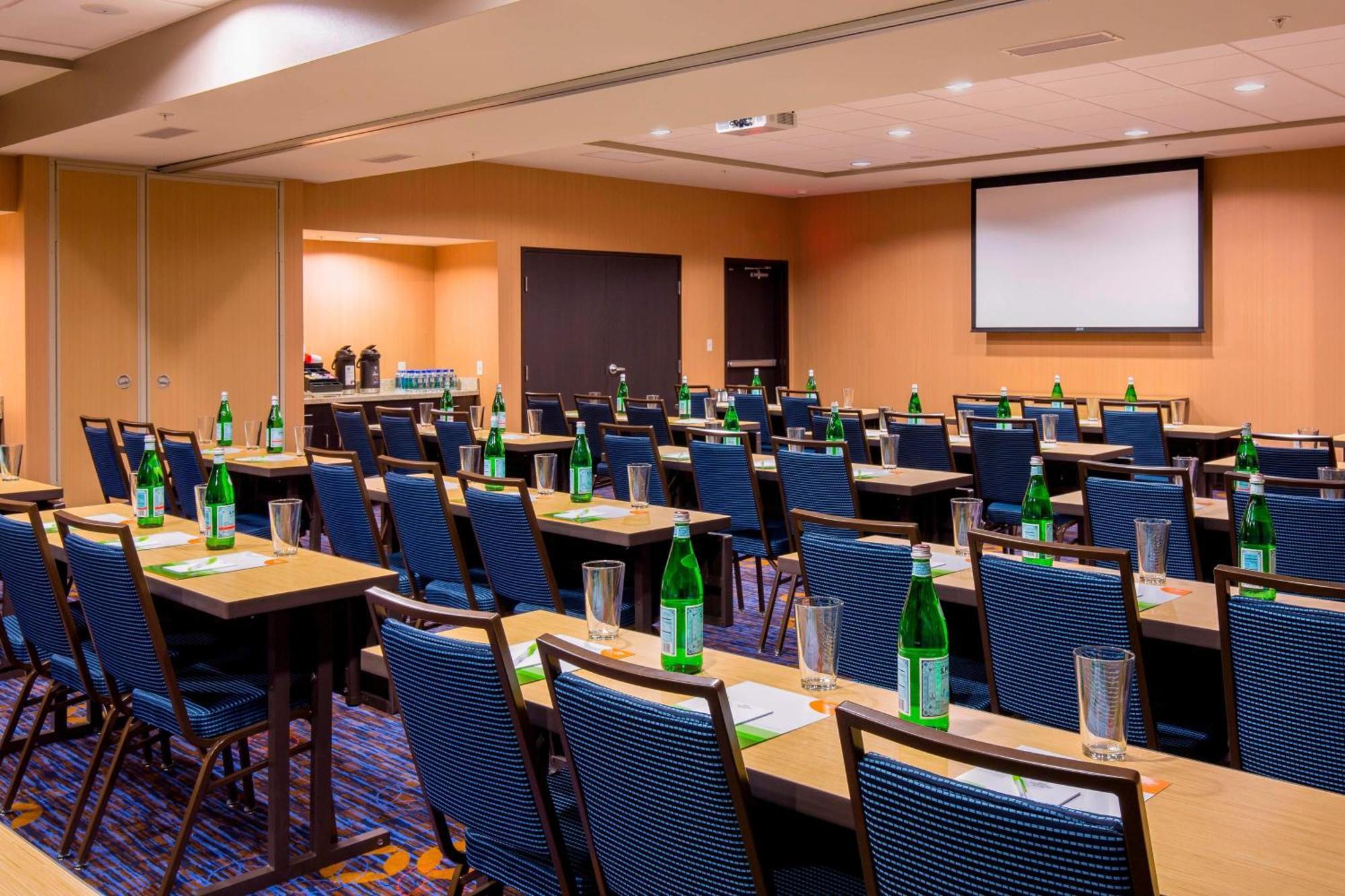 Hotel Courtyard By Marriott Bismarck North Exterior foto