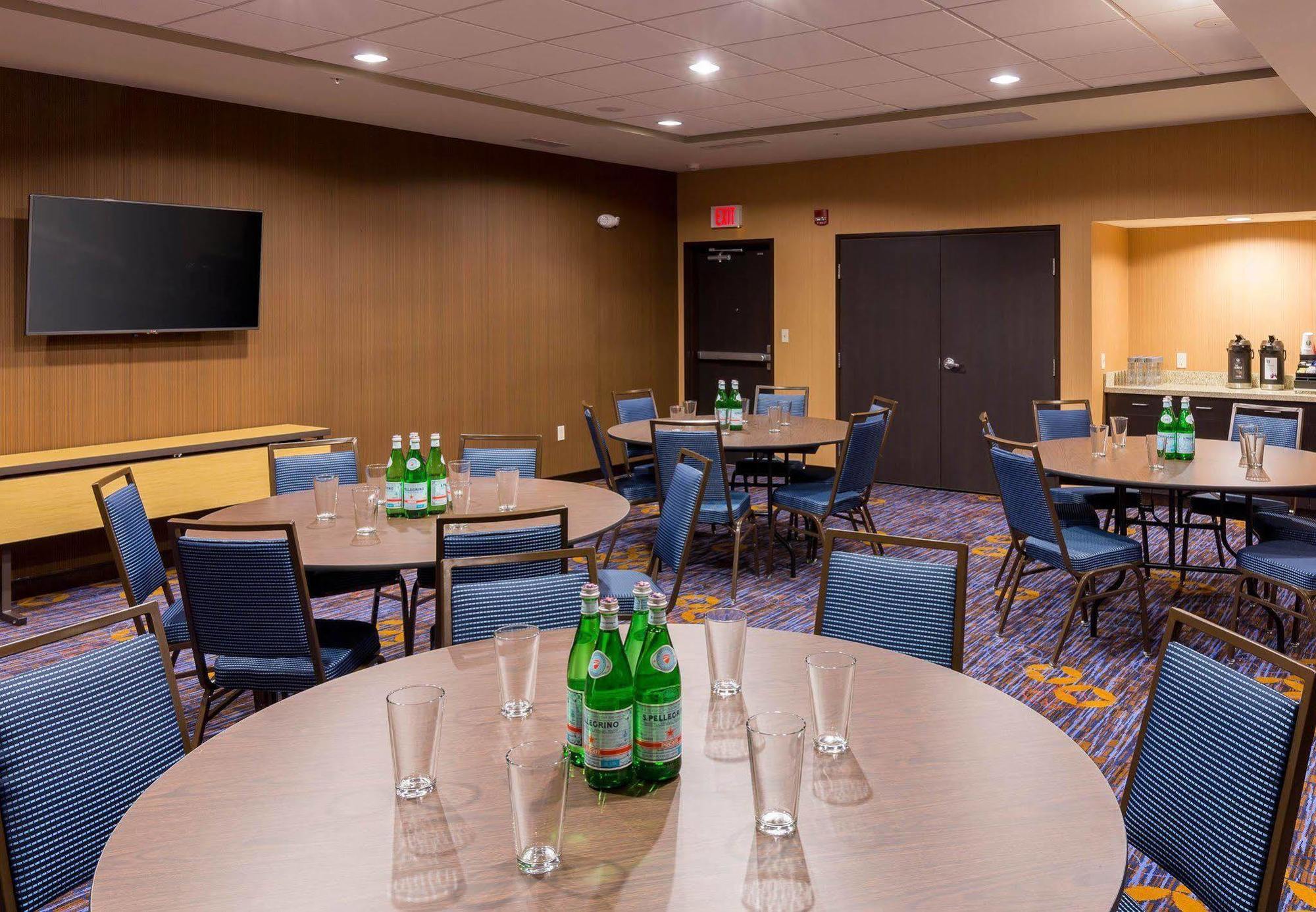 Hotel Courtyard By Marriott Bismarck North Exterior foto